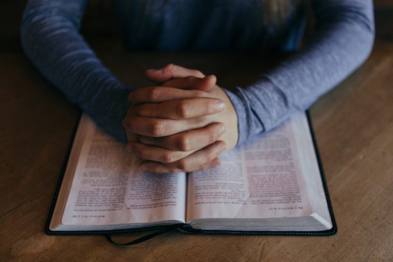 pray, hands, bible-862994.jpg