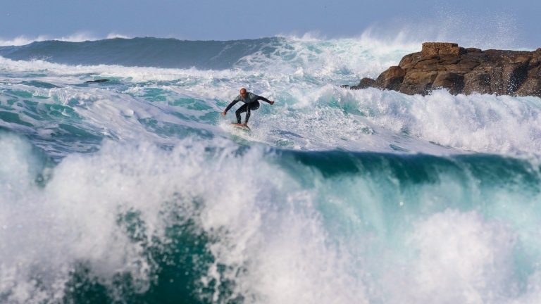 surfer, surfing, wave-2335088.jpg